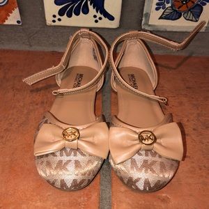 Michael Kohl’s girls ballet flats